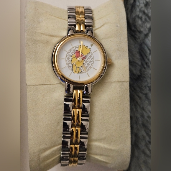 Timex Accessories - VINTAGE COLLECTIBLE DISNEY TIMEX POOH F3 WATCH